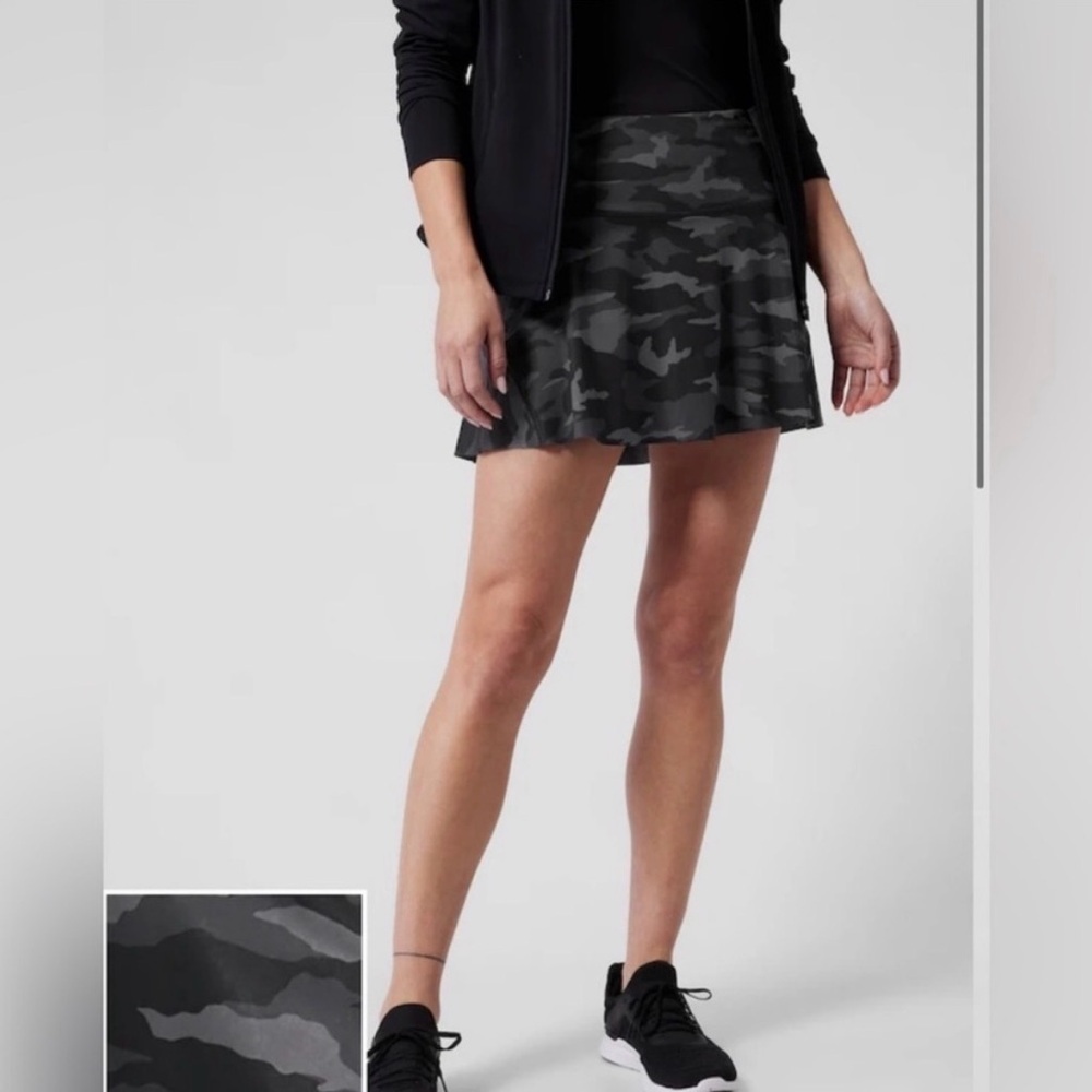 Athleta Ace Printed Tennis Skort 13.5” Womens Size XL extra large Black camo